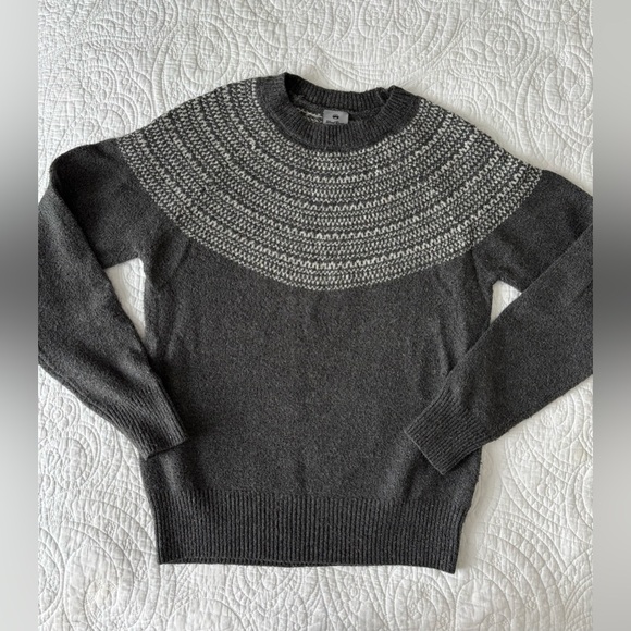 Sweaters - Gray and White Patterned Sweater